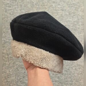 Everitt Since 1910 Yukon Fleece Black Beret With Beige Trim